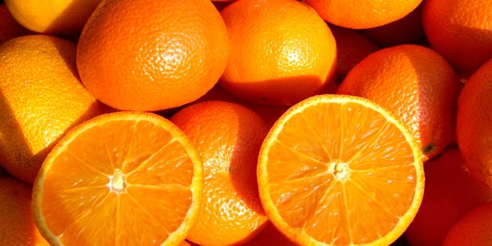 Cam chứa vitamin C, D hỗ trợ sức khoẻ xương khớp