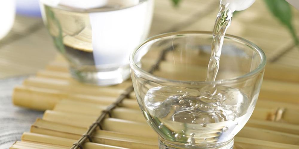 Giấm ăn có tác dụng khử mùi tanh cá biển hiệu quả