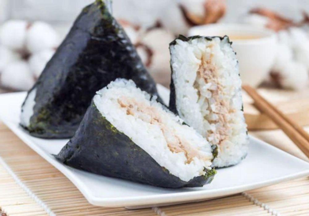 Cơm nắm rong biển