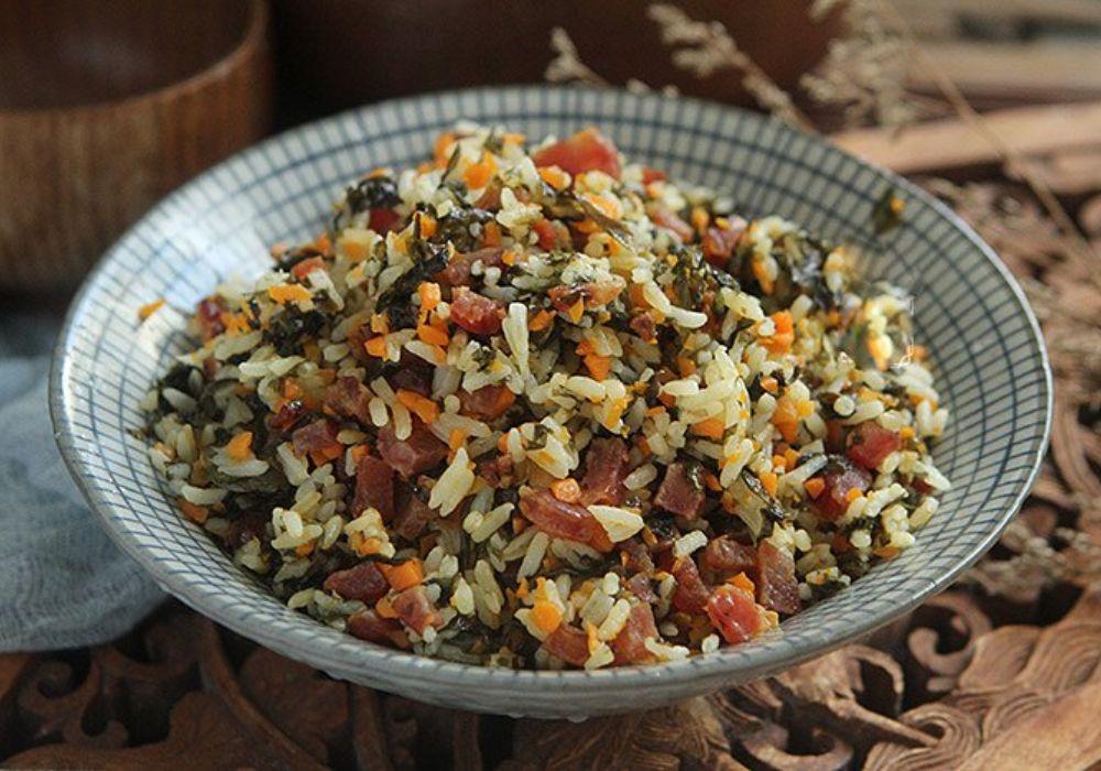 Món cơm chiên rong biển