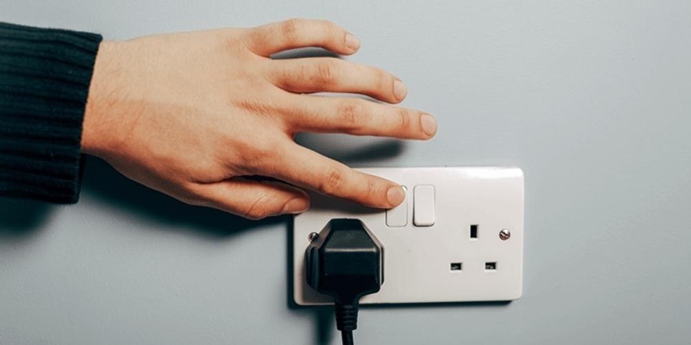 Tắt hết thiết bị điện trước khi ra ngoài