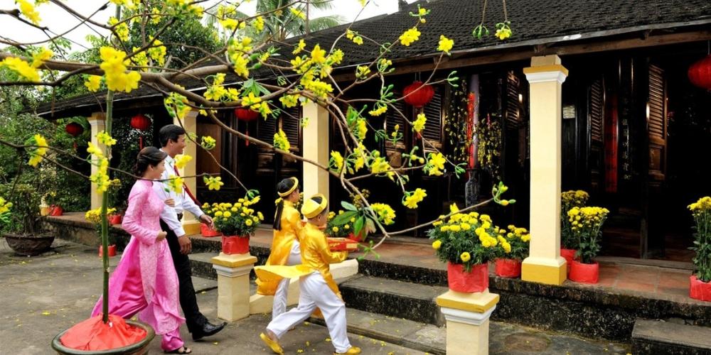 Chúc Tết người thân trong gia đình