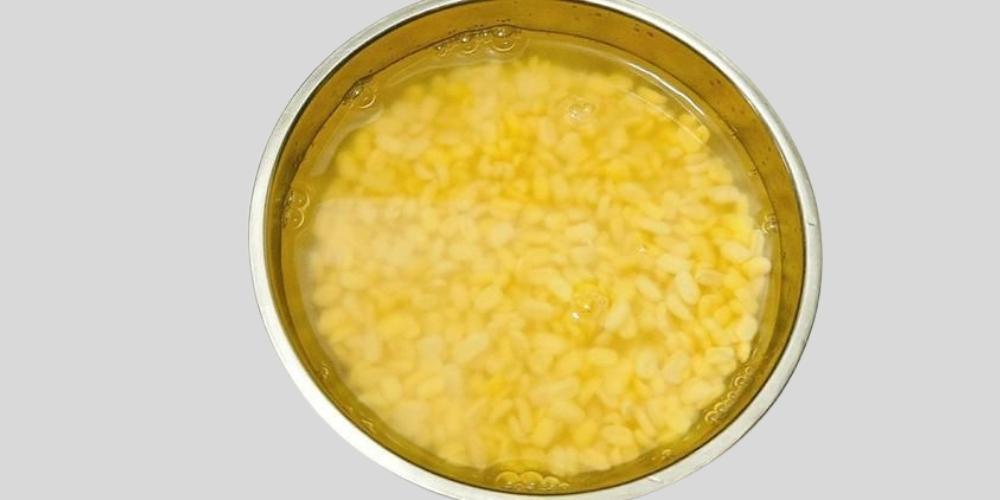 Ngâm đậu xanh khoảng 4 giờ