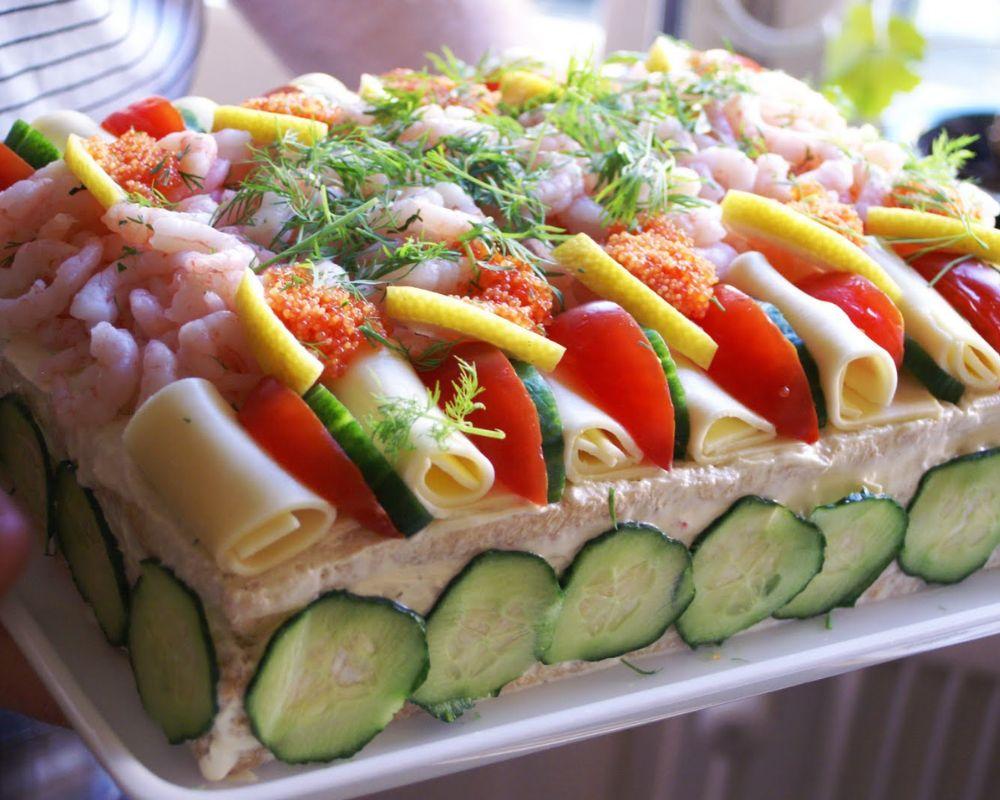 Smörgåstårta là loại bánh sandwich đặc trưng của Thụy Điển
