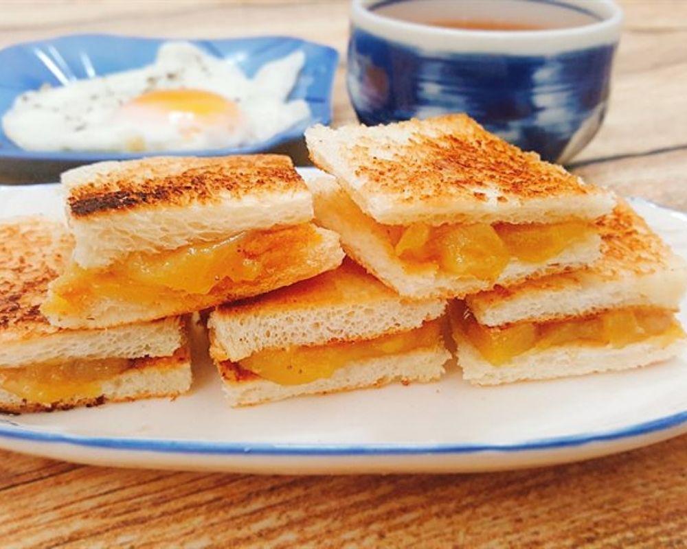 Bánh mì Kaya kẹp trứng