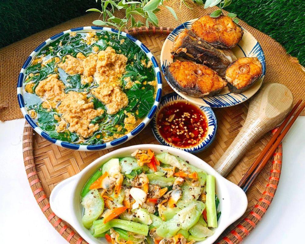 Để tiết kiệm chi phí, sinh viên cần chú trọng đến việc lựa chọn nguyên liệu vừa ngon vừa rẻ