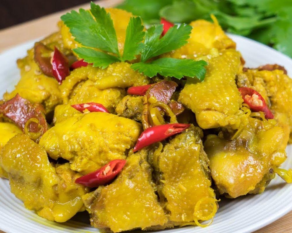 Thịt gà kho sả là món ăn rất phổ biến và dễ làm