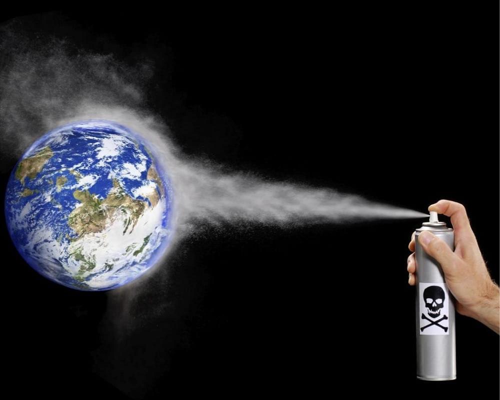 Khí CFCs nhập vào khí quyển và gây ra sự phá hủy tầng Ozone