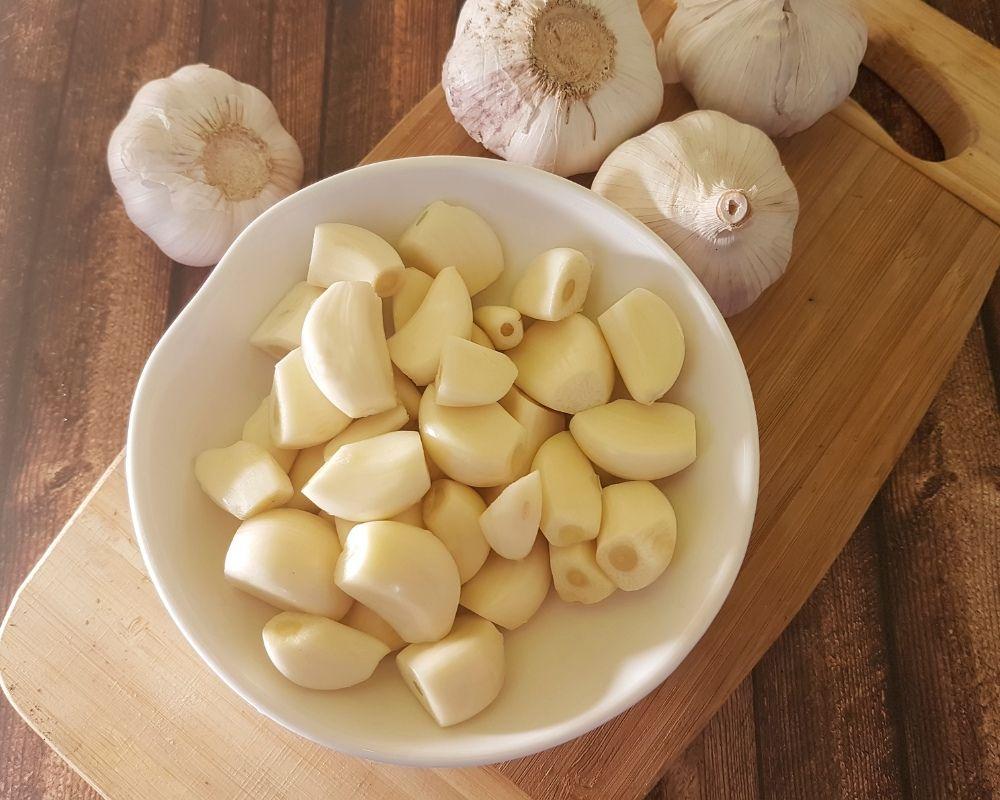 Tỏi là thực phẩm tăng cường hệ miễn dịch lúc giao mùa