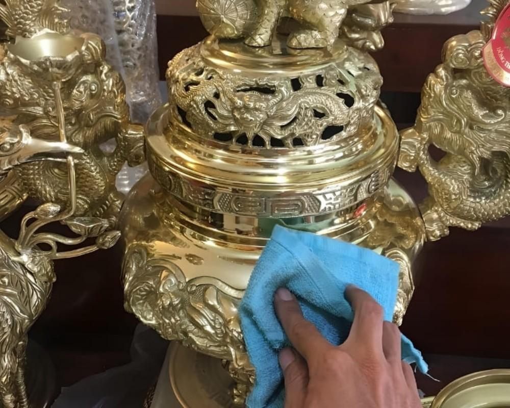 Lau chùi lư đồng đón Tết