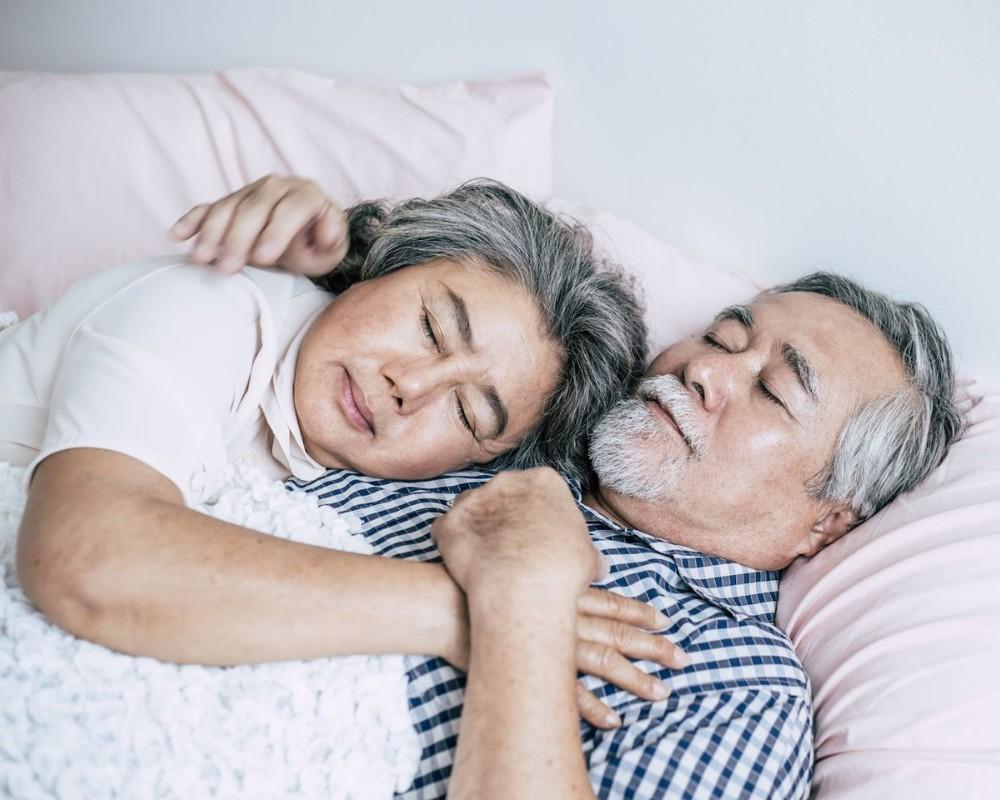 Ngủ đủ giấc cũng là cách tăng cường sức đề kháng cho người lớn