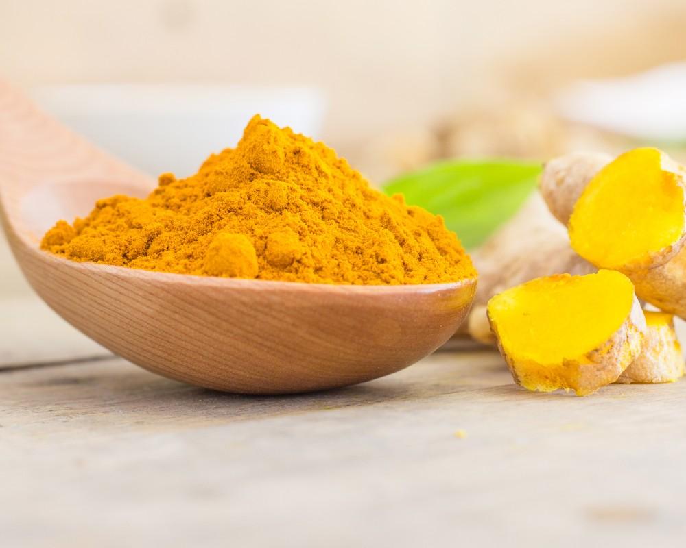 Nghệ tươi chứa các thành phần dinh dưỡng gồm: Chất xơ, curcumin, vitamin và chất khoáng