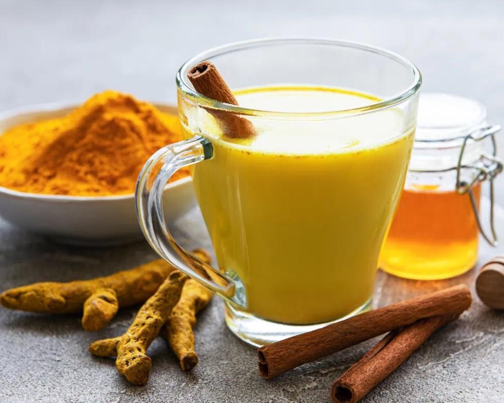 Nước ép nghệ với mật ong