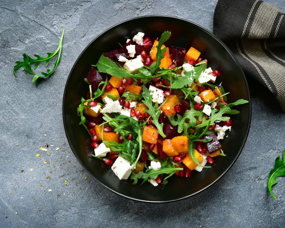 Salad là một món ăn có nguồn gốc từ châu Âu, thường được dùng làm khai vị