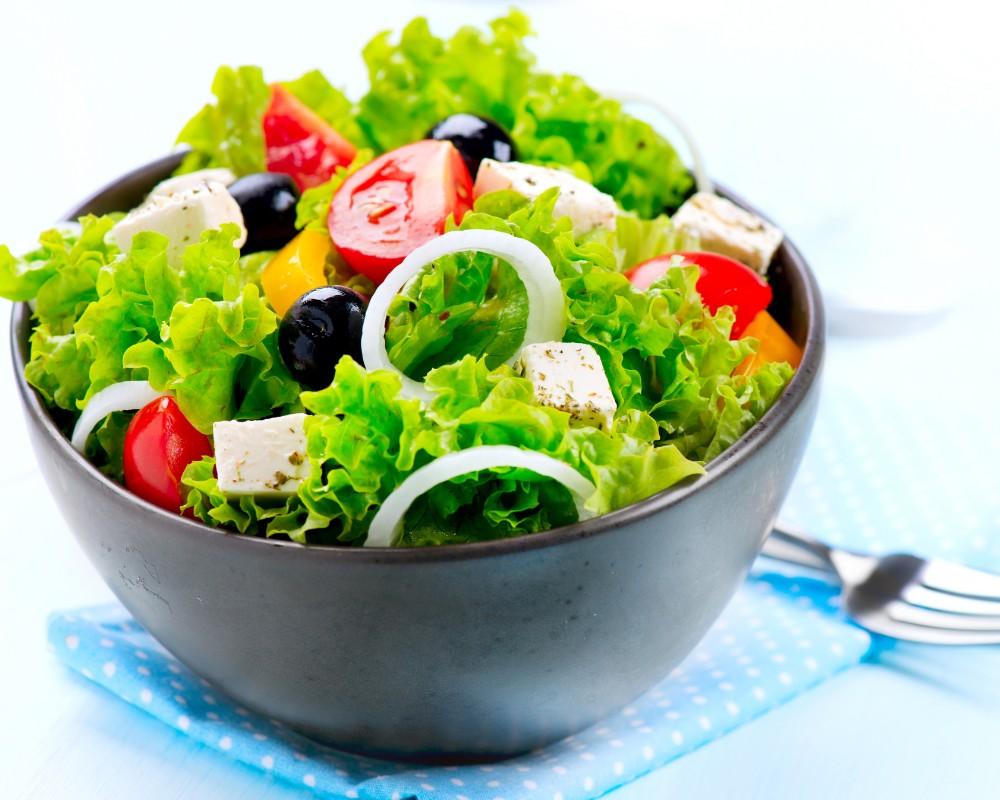 Món salad trộn giúp bổ sung nước cho cơ thể