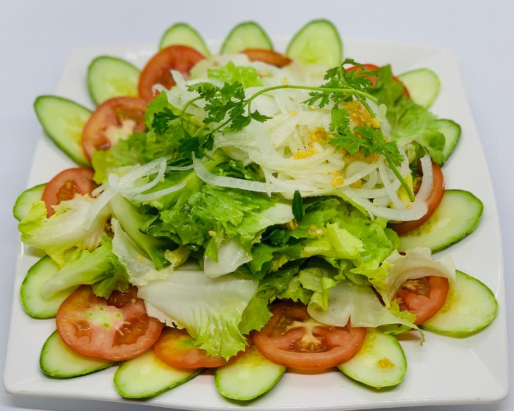 Trộn salad dầu giấm