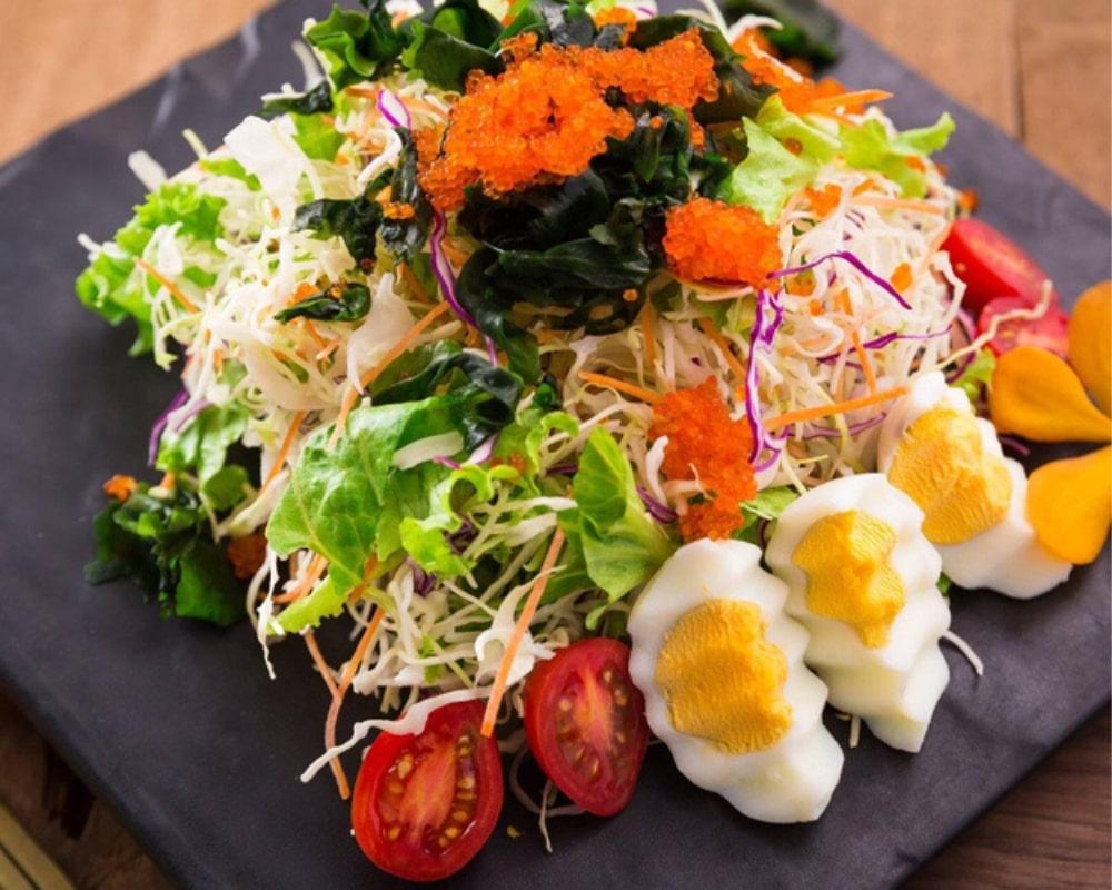 Cách làm salad trứng cá hồi