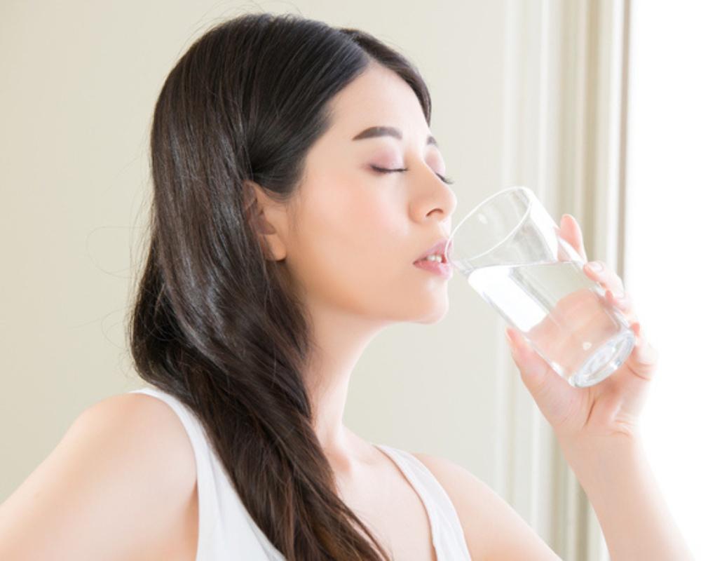 Uống đủ nước mỗi ngày tốt cho người bị tiểu đường
