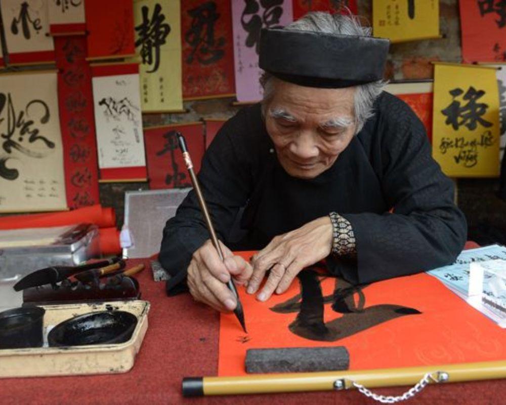 Mực tàu giấy đỏ