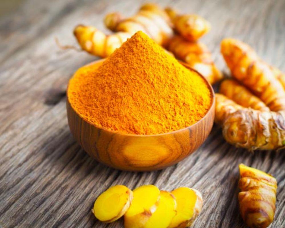 Trị mụn cấp tốc với bột nghệ