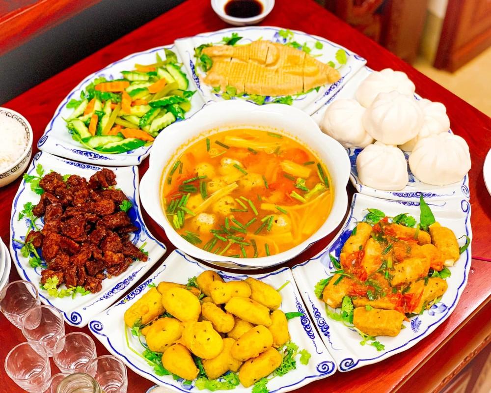 Mâm cúng chay ngày Tết thể hiện sự tôn kính ông bà tổ tiên