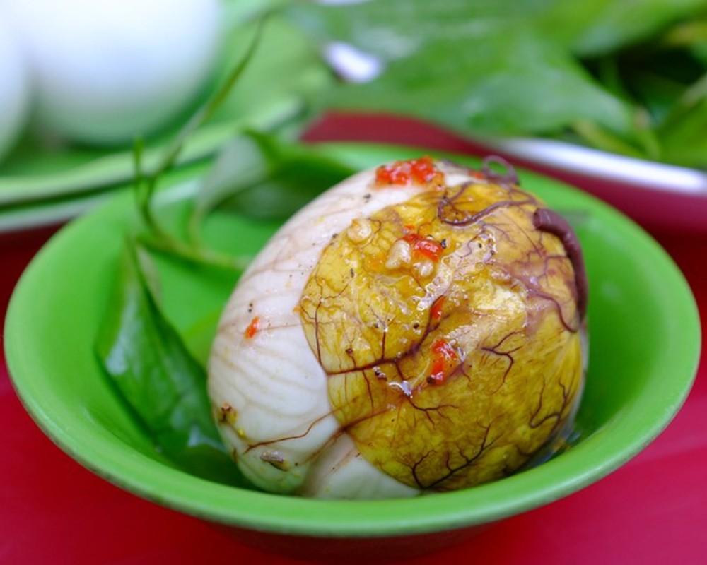 Ăn trứng vịt lộn khiến mọi việc trở nên đảo lộn, không thuận lợi