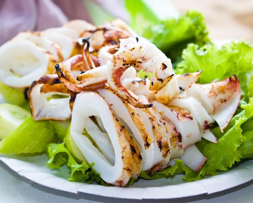 Không nên ăn mực vào ngày Tết vì theo quan niệm xưa “Đen như mực”