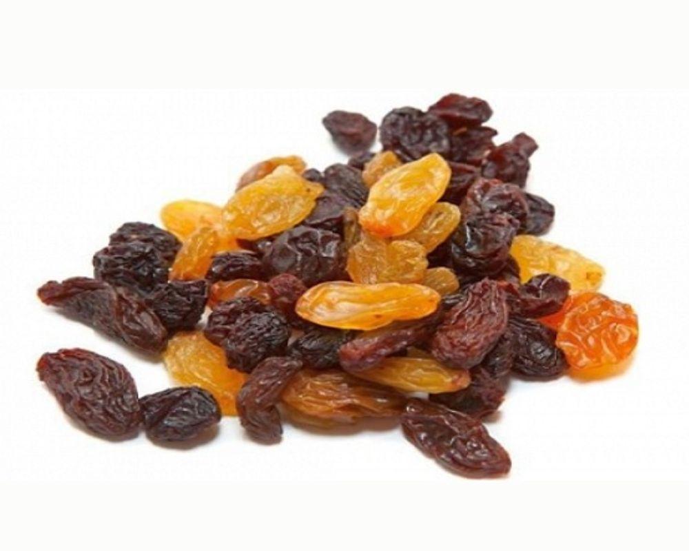 Nho khô luôn đứng đầu trong danh sách các món ăn vặt ngày Tết