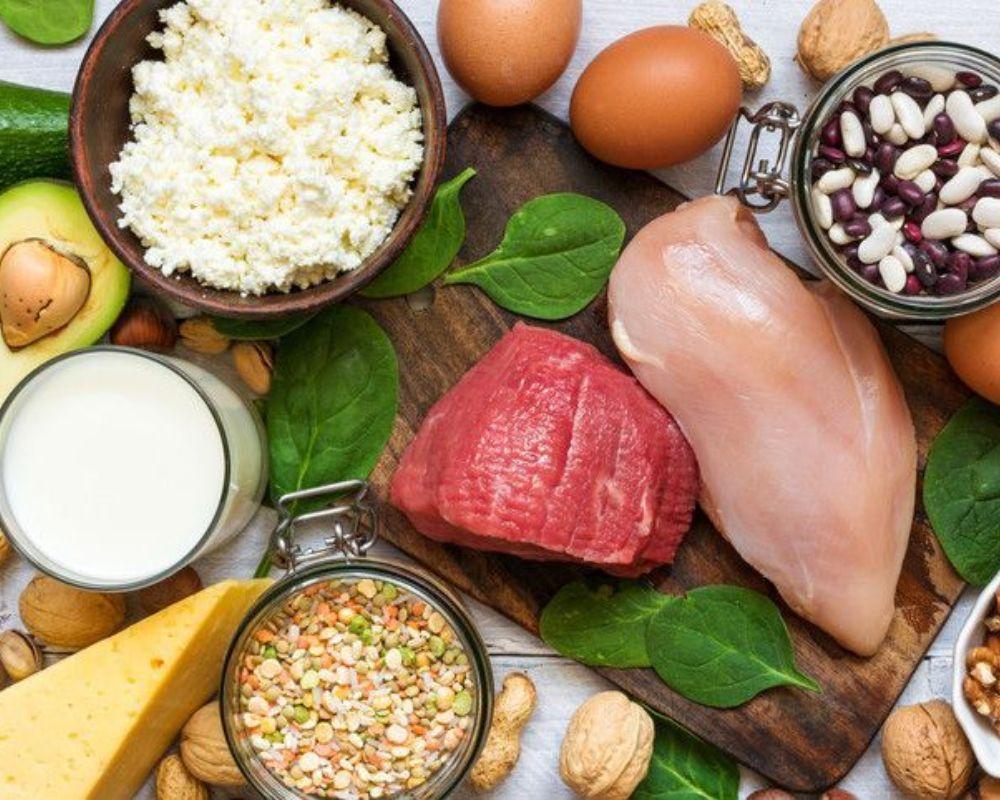 Nên bổ sung các loại thực phẩm giàu protein và carbohydrate trước khi uống rượu