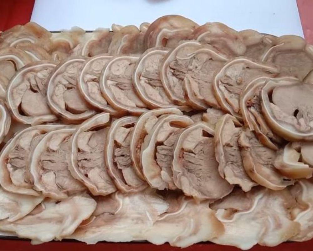 Tai heo cuộn lưỡi giòn ngon lạ miệng