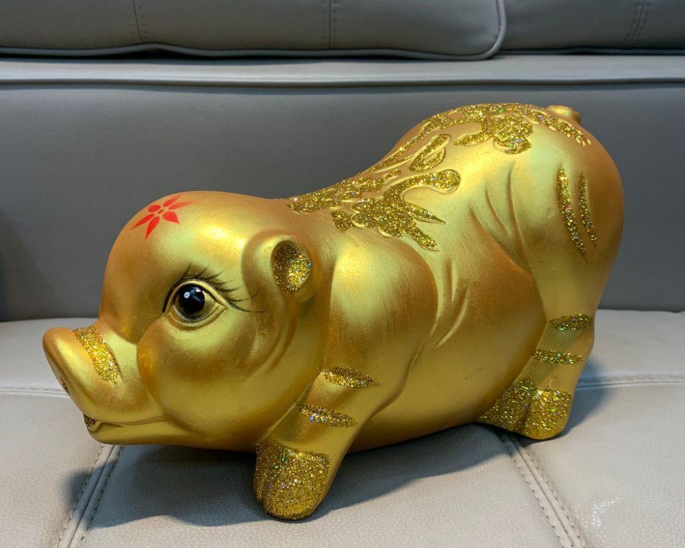 Mua heo đất ngày vía Thần Tài