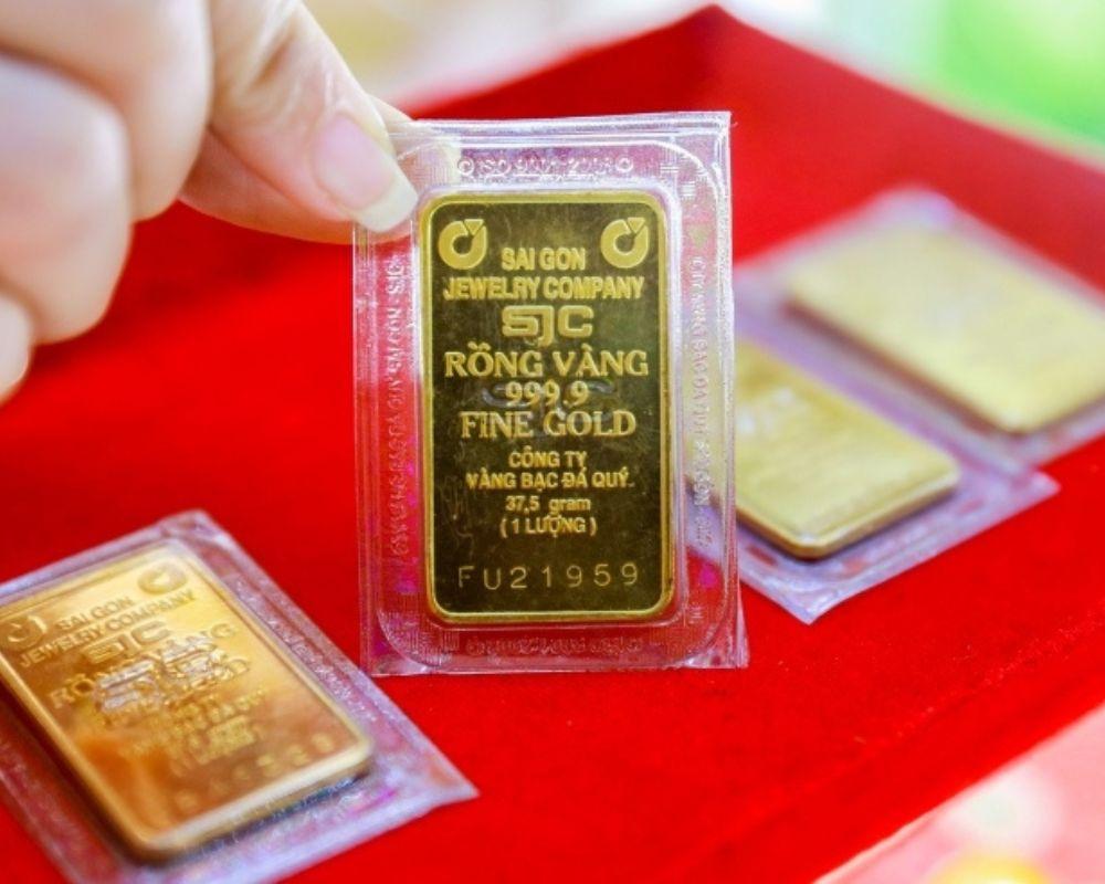 Mua vàng miếng ngày vía Thần Tài