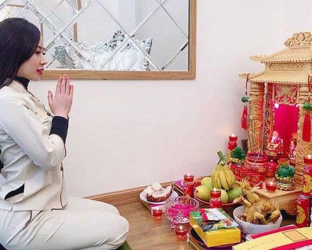 Nên chọn trang phục tươm tất, chỉnh chủ