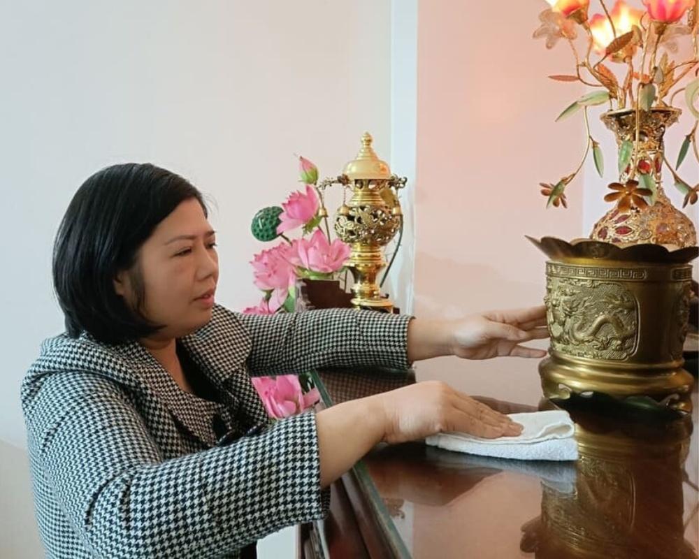 Những kiêng kỵ khi bao sái bàn thờ