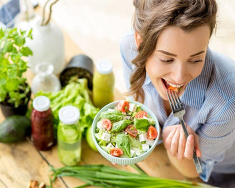 Ăn nhiều rau xanh và trái cây