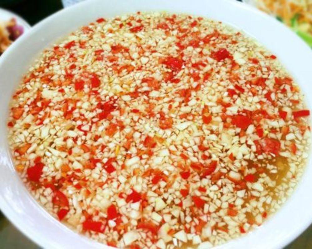 Nước mắm tỏi ớt truyền thống