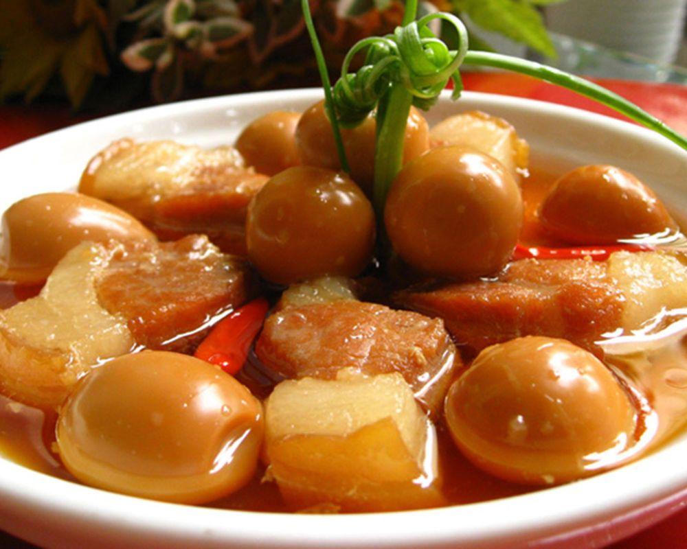 Mặt lợi và hại của thịt kho tàu