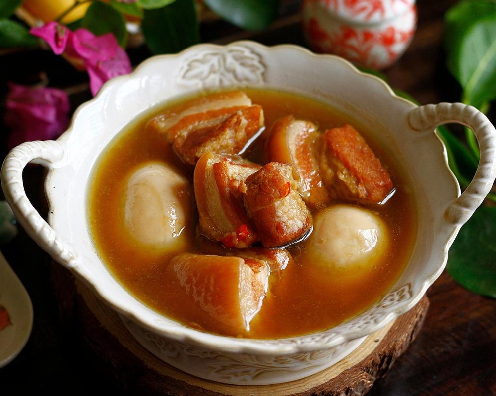 Chữ “tàu” trong “thịt kho tàu” có nghĩa là mặn ngọt lợ lợ
