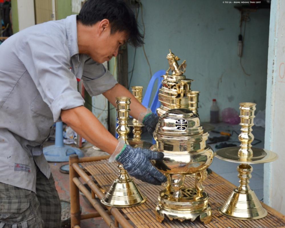 Cách đánh bóng lư đồng bằng muối hạt