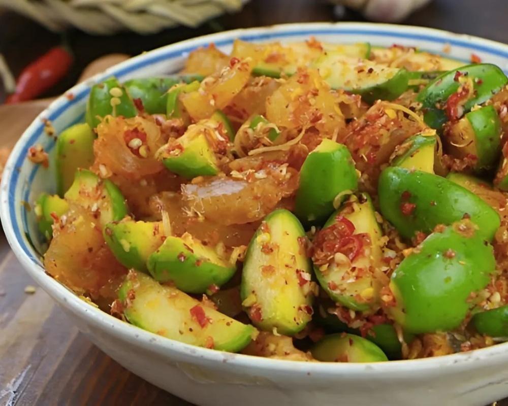 Mâm nhi với món gân bò trộn cóc non