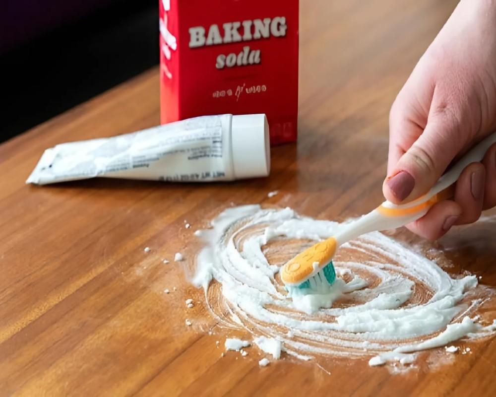 Mẹo lau đồ gỗ sáng bóng bằng kem đánh răng