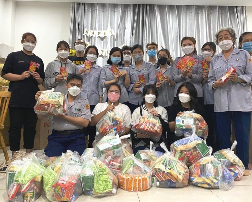 Làm việc thiện đầu năm