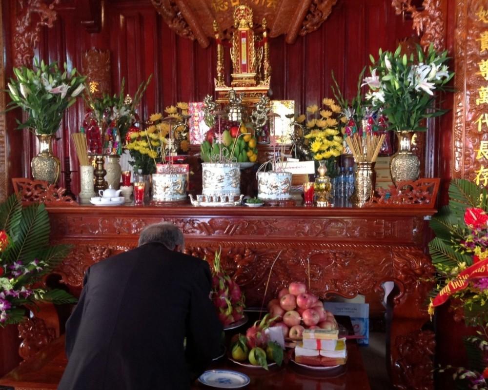 Lễ cúng ông bà ngày Tết thể hiện sự tôn kính tổ tiên