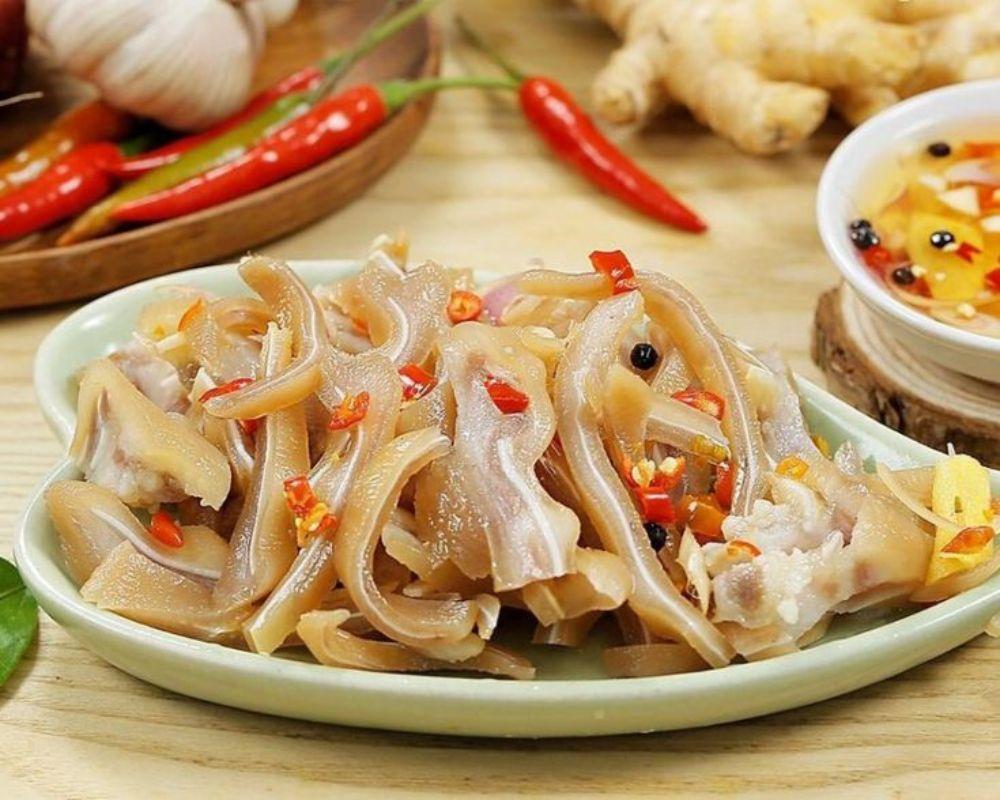 Tai heo ngâm sợi