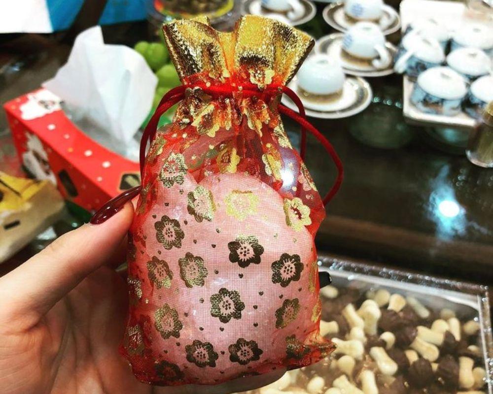 Phong tục mua muối đầu năm