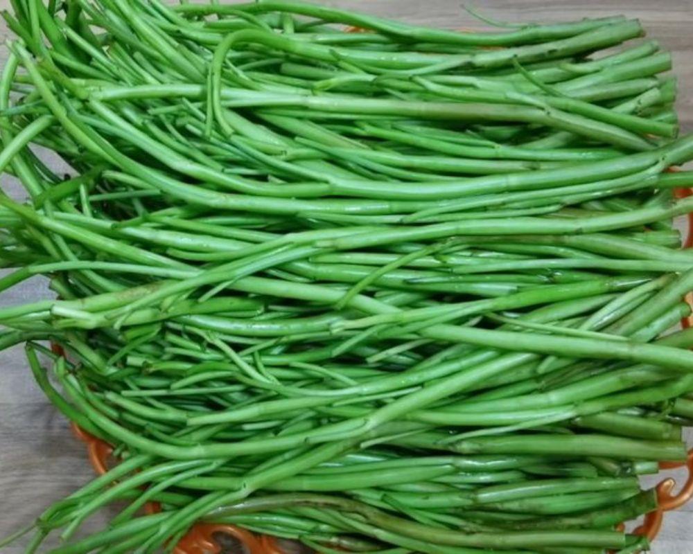 Bước 1: Sơ chế rau muống