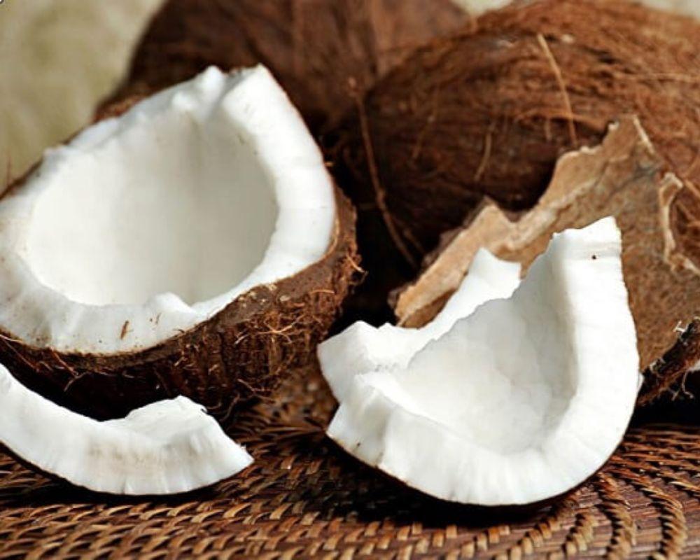 Bước 1: Chần qua cùi dừa