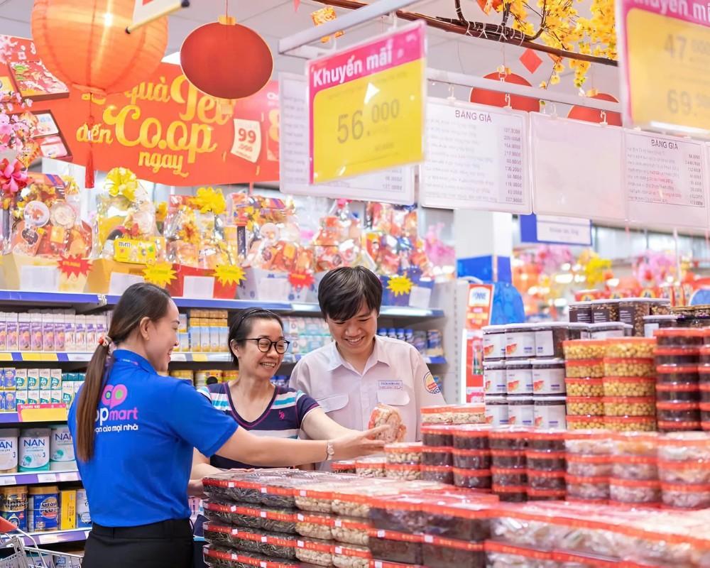 Mua mứt Tết tại siêu thị Co.opmart