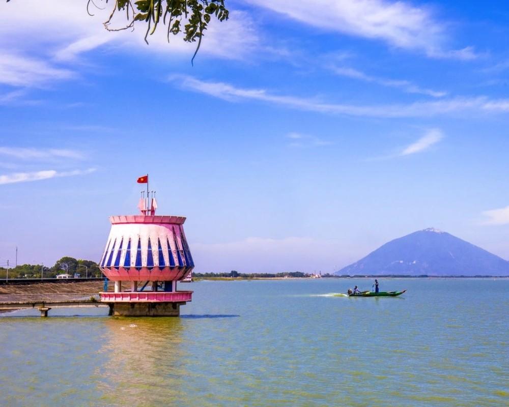 Hồ Dầu Tiếng